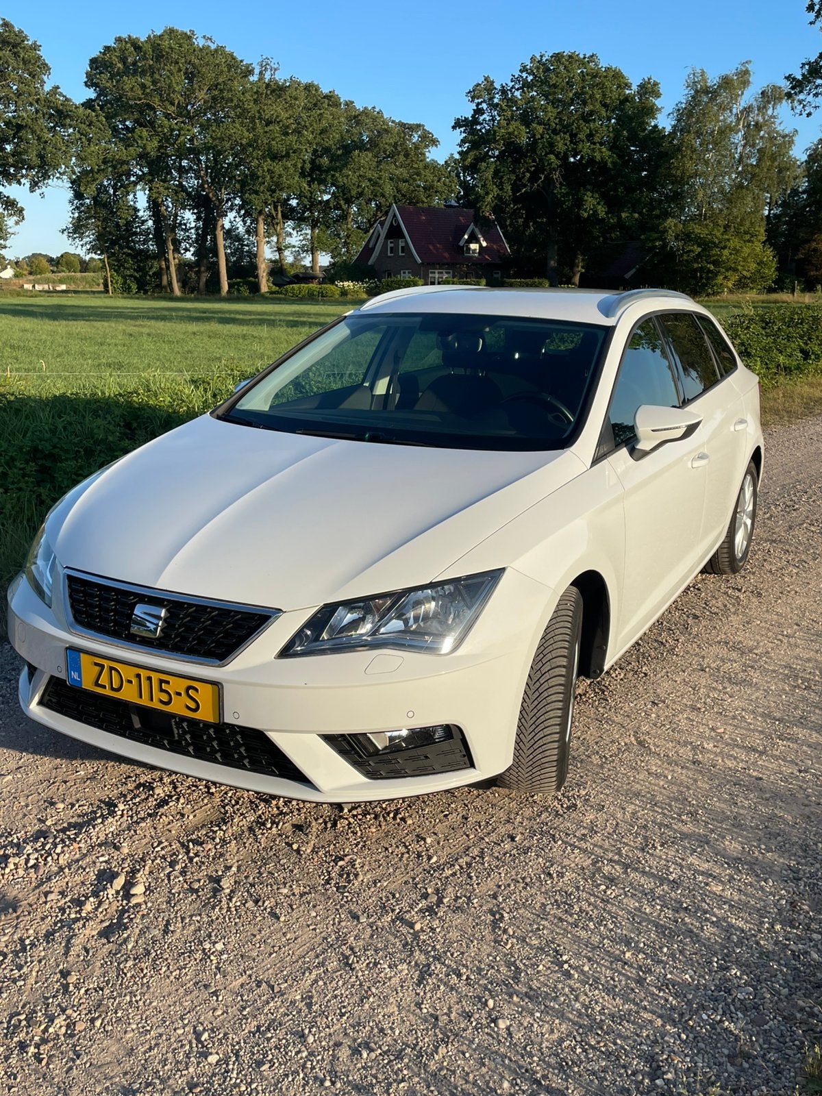 Seat Leon 1.2 TSI 110pk 2018 Wit trekhaak, Voorwielaandrijving, Stof, 4 cilinders, Leon