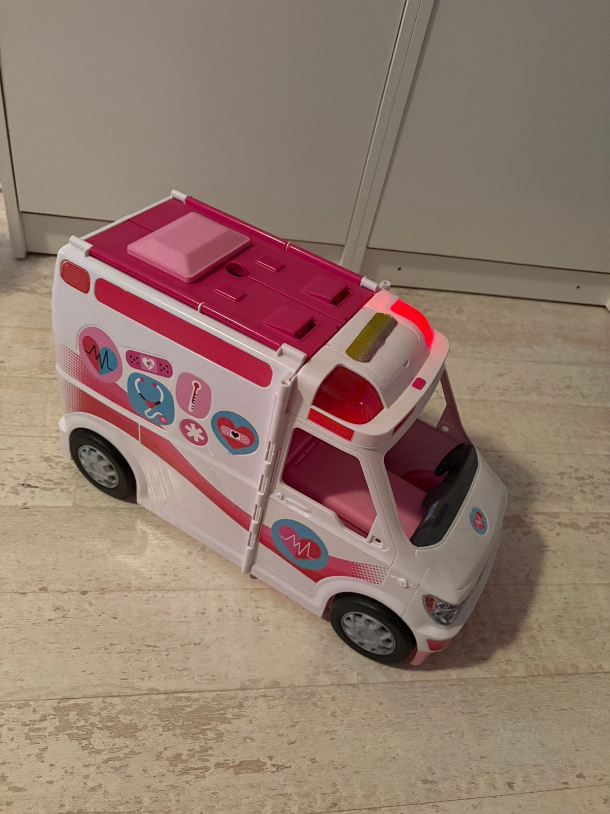 Barbie ziekenwagen ambulance met licht en geluid!, Ophalen, Zo goed als nieuw