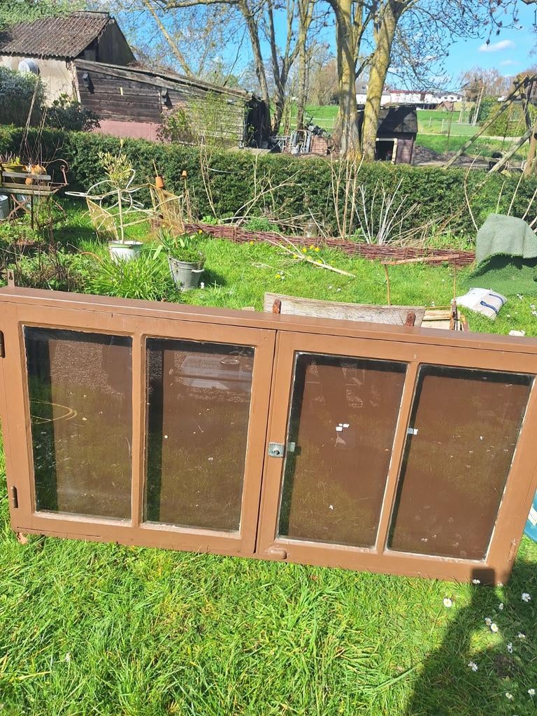 oude vitrine kast ., Antiek en Kunst, Curiosa en Brocante, Ophalen