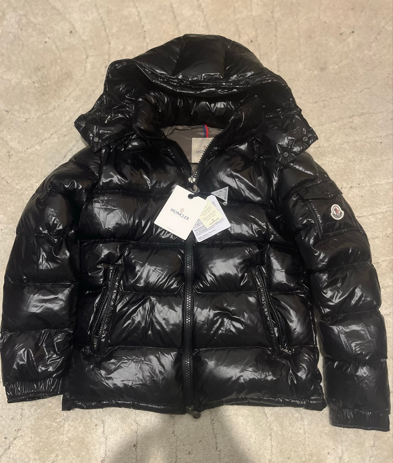 Moncler Maya Glanzende Zwarte Donsjas Maat 3 (M), Ophalen of Verzenden, Zo goed als nieuw, Maat 48/50 (M), Zwart