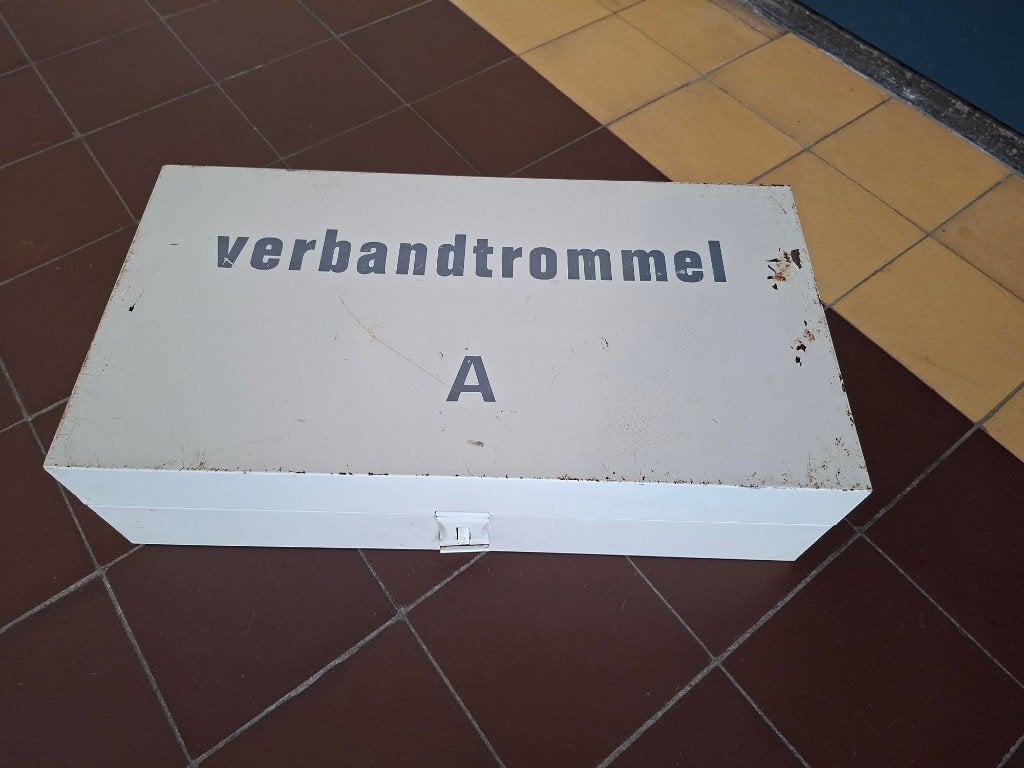 stoere vintage metalen verbandkist EHBO kist industrieel, Minder dan 50 cm, Gebruikt, 50 tot 100 cm, Ophalen of Verzenden