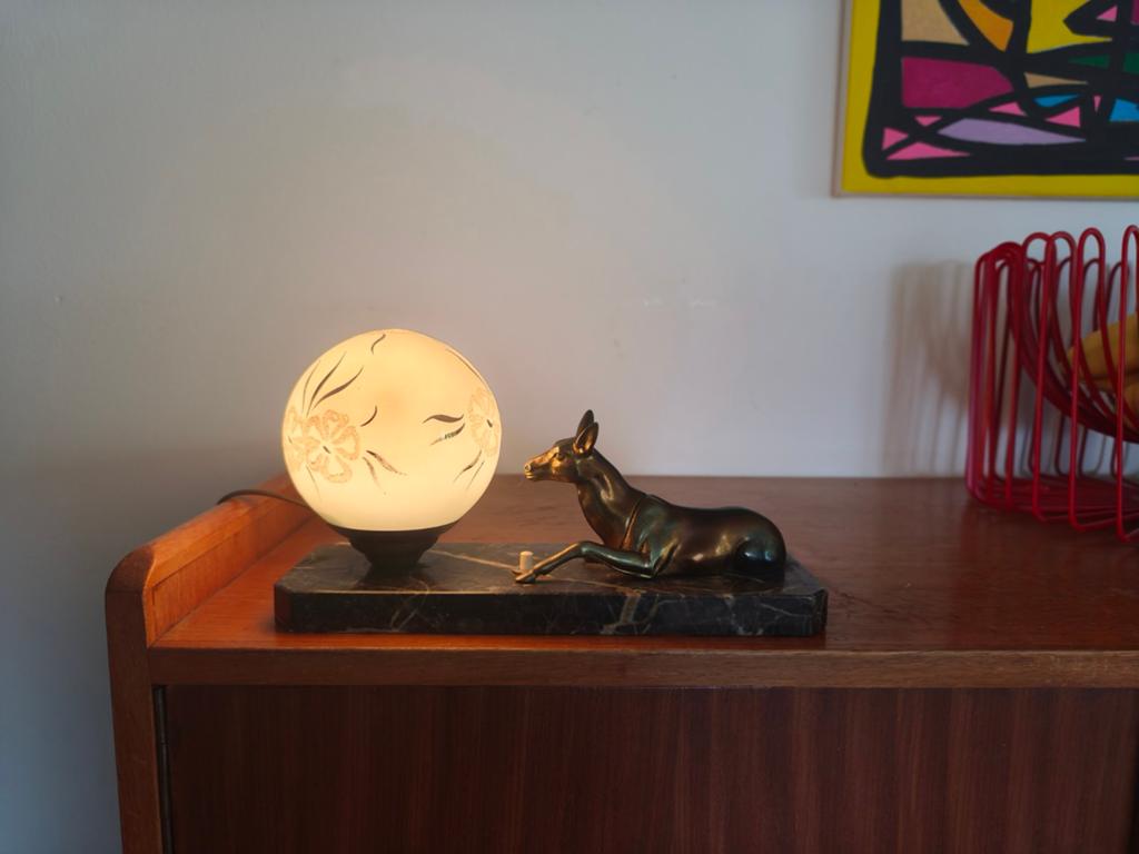 Art deco jaren '30 lamp met liggend hert, Ophalen of Verzenden