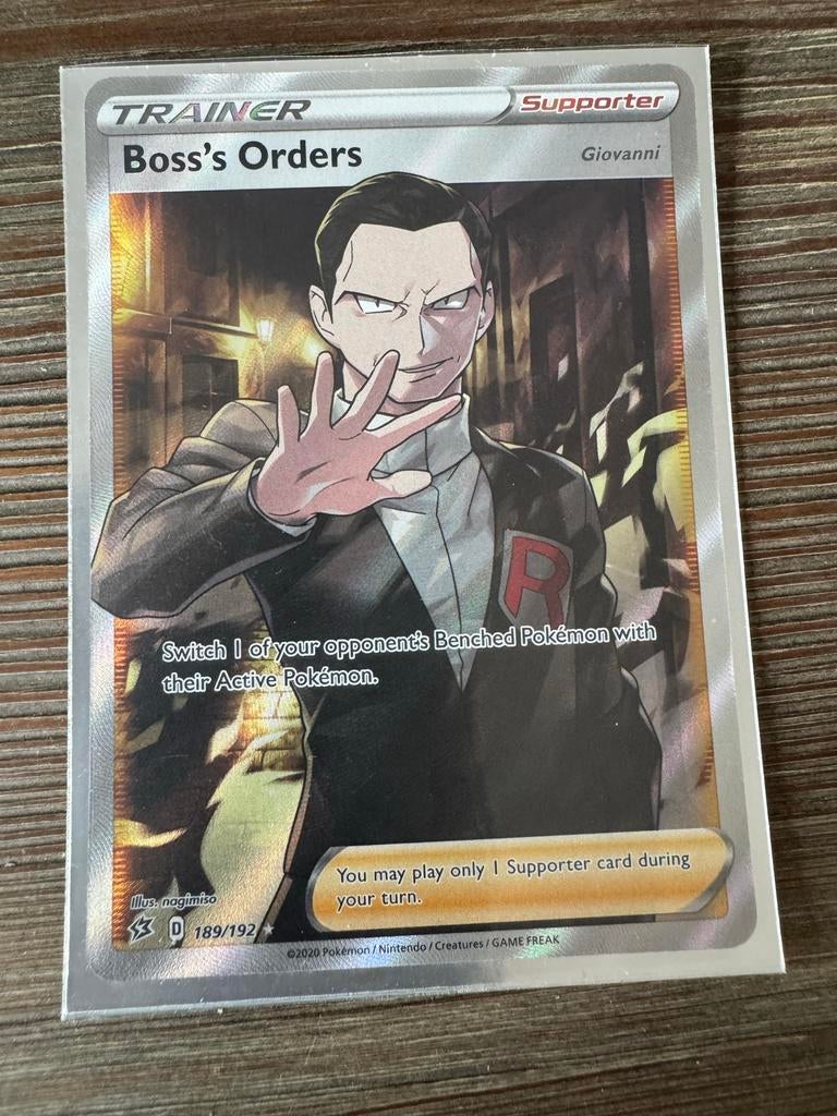 Pokemon Boss's Orders Giovanni 189/192 Trainer Supporter, Ophalen, Zo goed als nieuw, Losse kaart, Foil