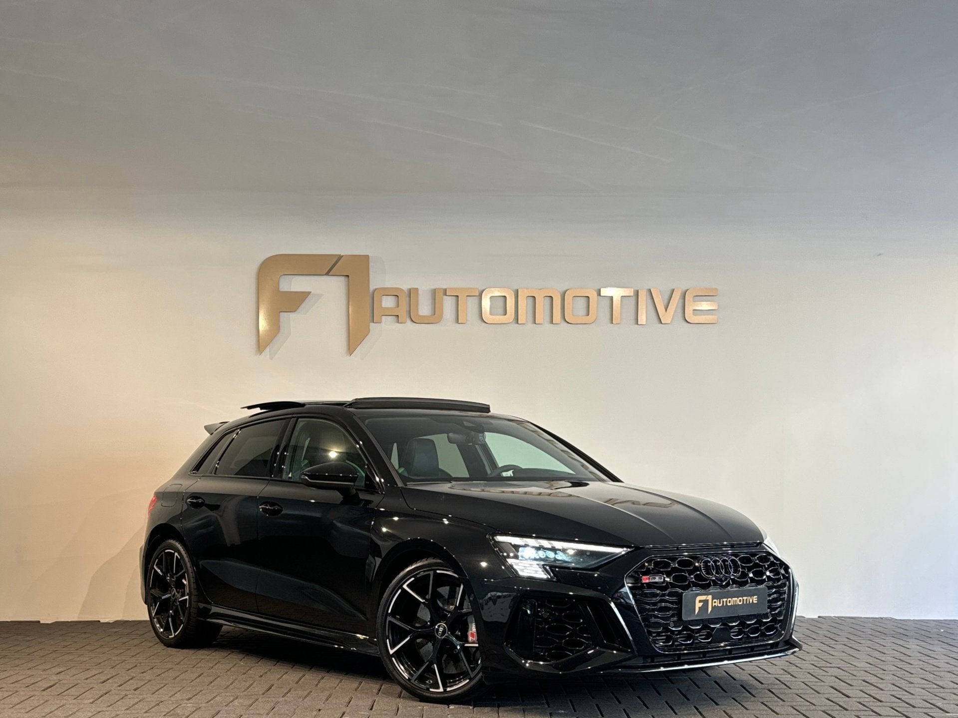 Audi RS3 Sportback 2.5 TFSI quattro Pano|Ceramic|Hulk|Keyles, Auto's, Automaat, Gebruikt, Euro 6, RS3