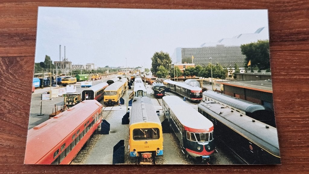 Foto TREIN Nederlandse Spoorwegen 150 jaar Utrecht Line-up, Verzamelen, Spoorwegen en Tramwegen, Verzenden, Gebruikt, Trein, Overige typen