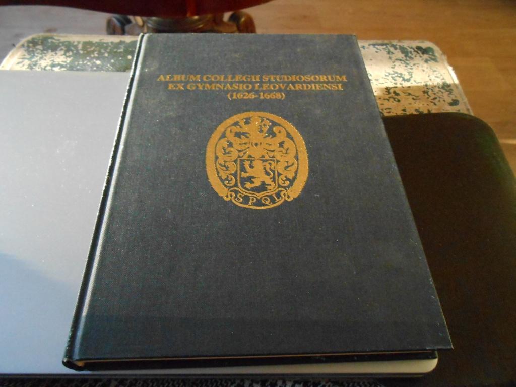 ALBUM  COLLEGII STUDIOSORUM  EX  GYMNASIO  LEOVARDIENSI, Ophalen of Verzenden, 20e eeuw of later, Gelezen