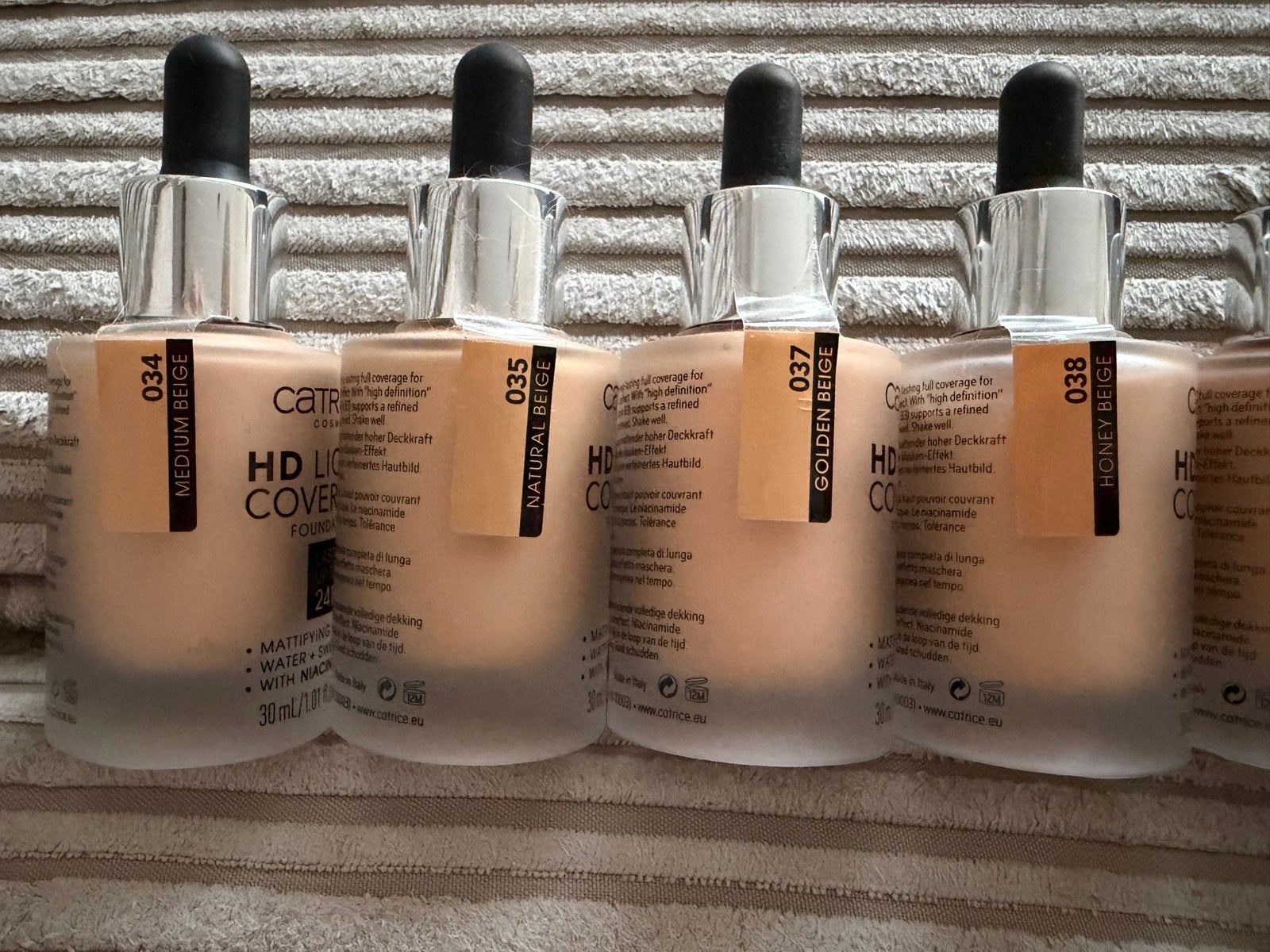 Catrice HD Liquid Coverage Concealer & Foundation, Ophalen of Verzenden, Nieuw, Gehele gezicht, Make-up