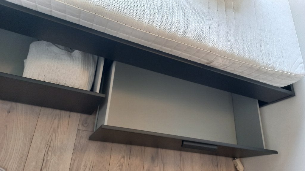 Foto 5 van 140x200 bed met lades, lattenbodem en matras