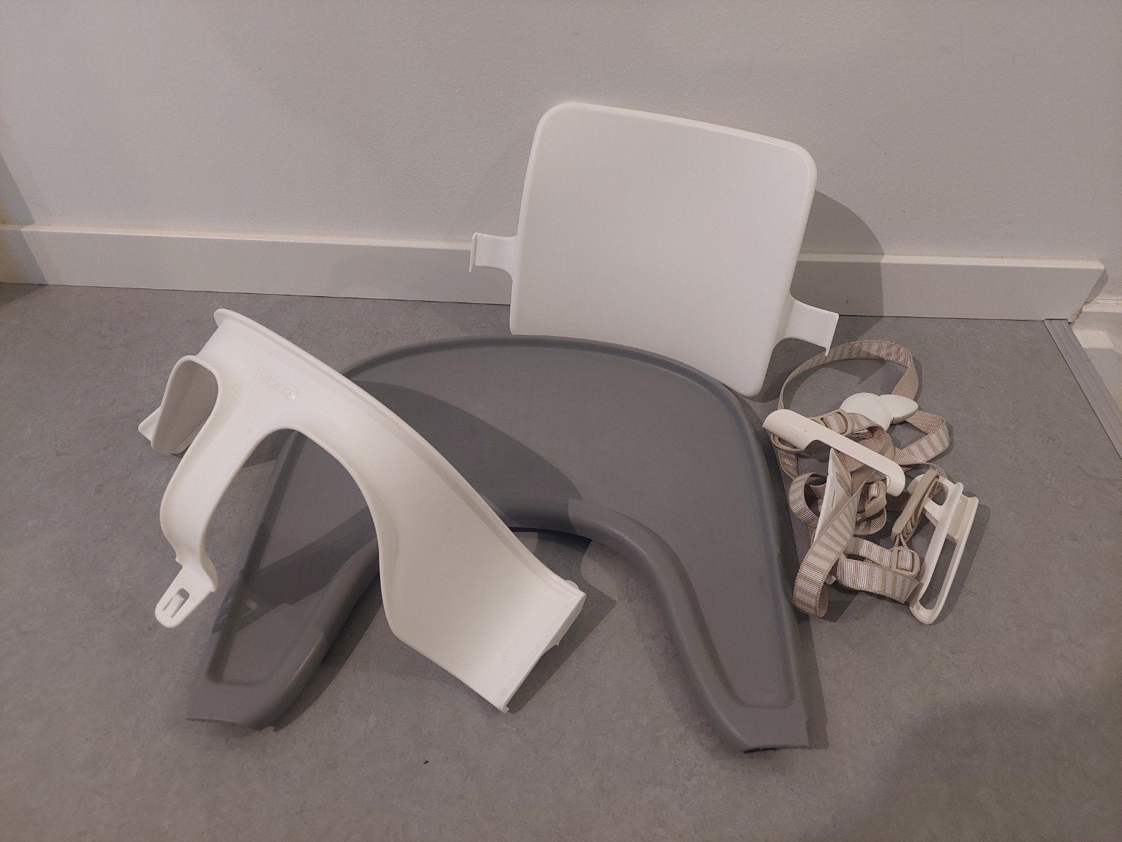Stokke Tripp Trapp Babyset, tafelblad, tuigje, Kinderen en Baby's, Kinderstoelen, Ophalen, Gebruikt, Meegroeistoel, Gordel(s)