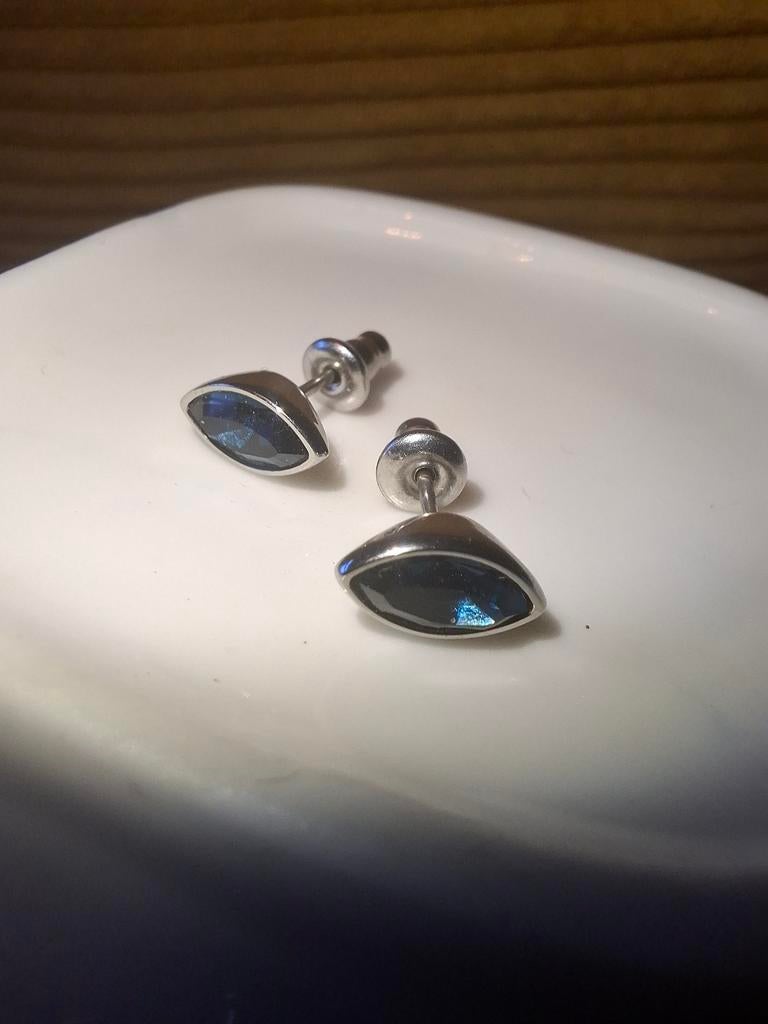 Melano oorbellen zilver met blauw steentje, Ophalen of Verzenden, Zilver, Overige materialen