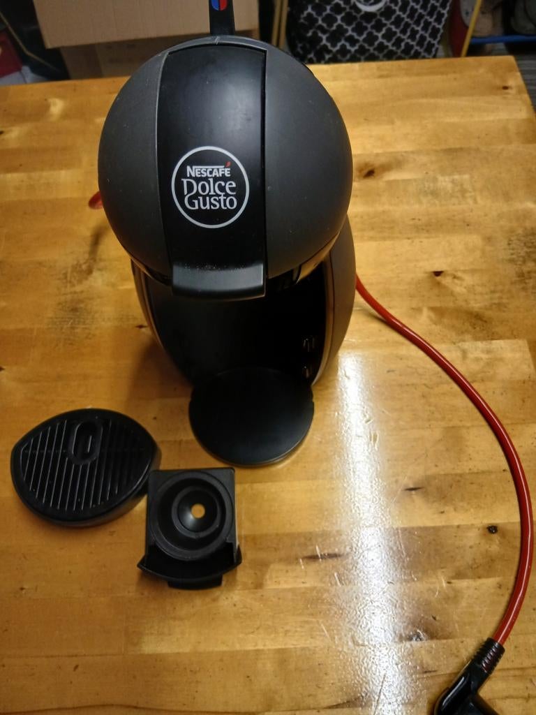Nescafé Dolce Gusto Piccolo Koffiezetapparaat Zwart, Witgoed en Apparatuur, Koffiezetapparaten, Koffiepads en cups, Gebruikt, Koffiemachine