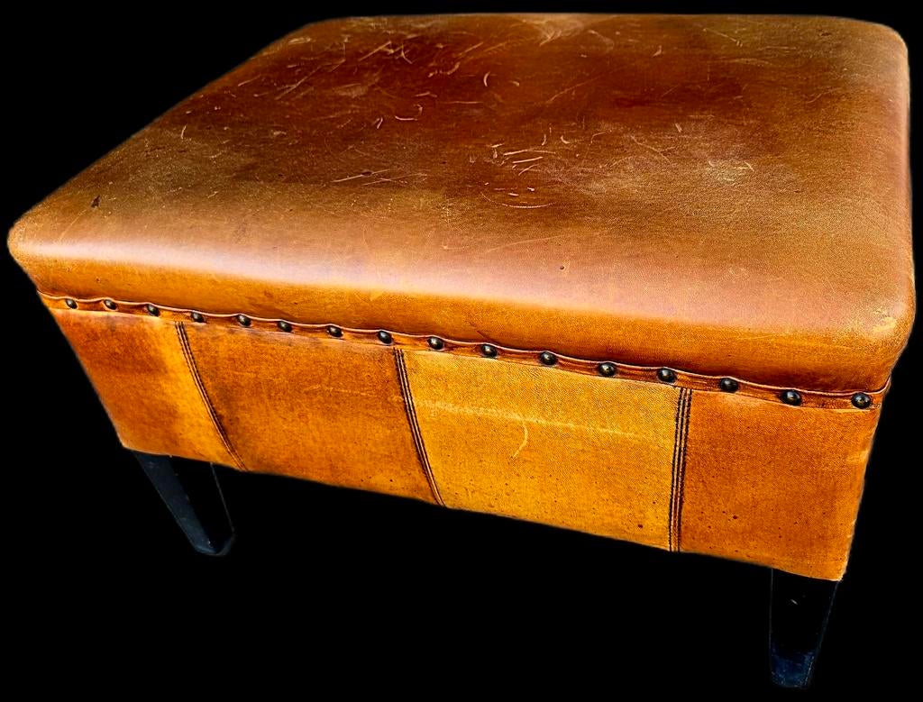 Schapenleren hocker / pouffe / voetenbank + BEZORGING GRATIS