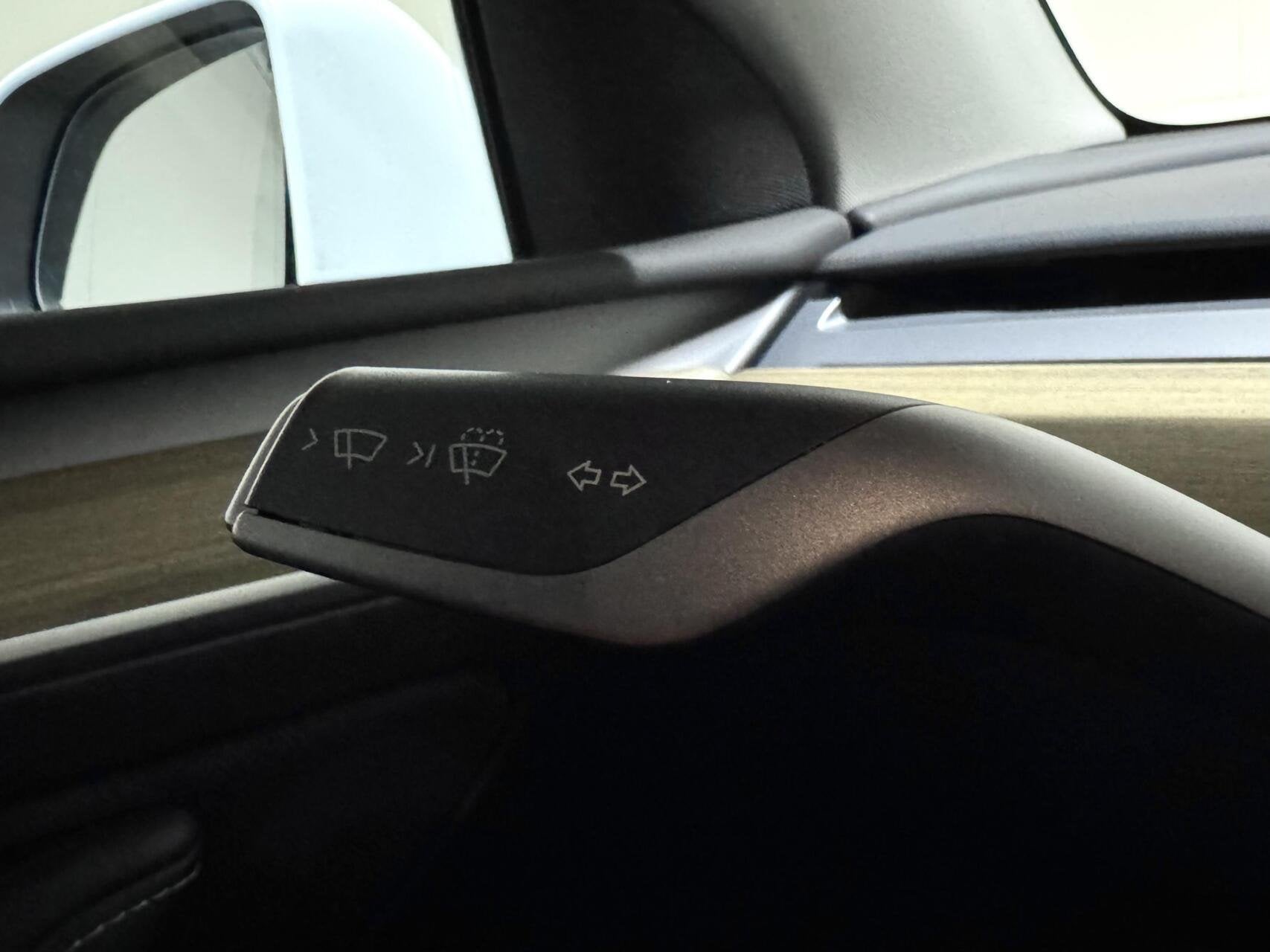 Foto 35 van Tesla Model Y RWD 58 kWh 92% SOH Black Edition Trekhaak FSD