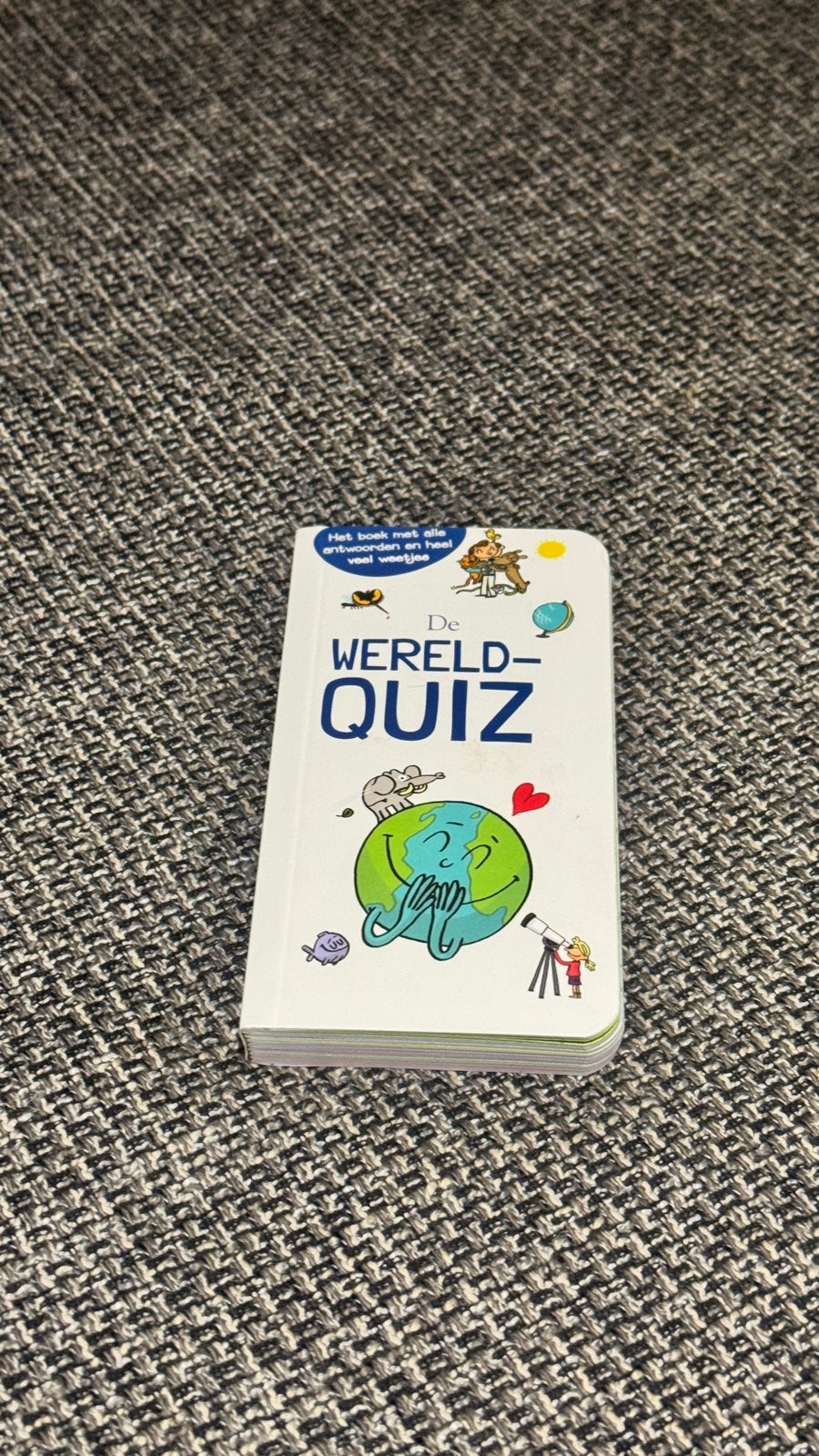 De Wereld-Quiz: Het boek met alle antwoorden, Hobby en Vrije tijd, Gezelschapsspellen | Bordspellen, Zo goed als nieuw, Ophalen of Verzenden