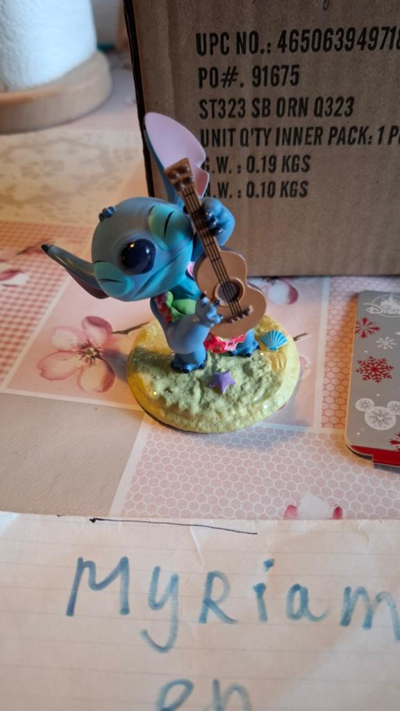 Disney Lilo and Stitch Gitaar ornament, Ophalen of Verzenden, Overige figuren, Nieuw, Beeldje of Figuurtje