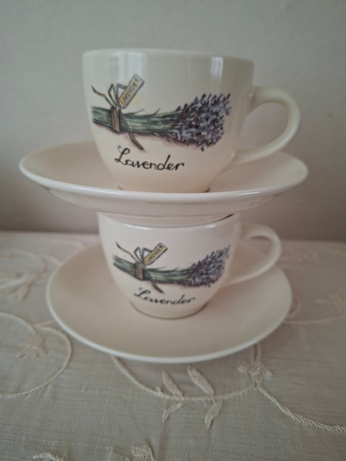 2 Lavendel Kop en Schotel - Vintage Stijl, Huis en Inrichting, Keramiek, Vintage, Ophalen of Verzenden, Zo goed als nieuw
