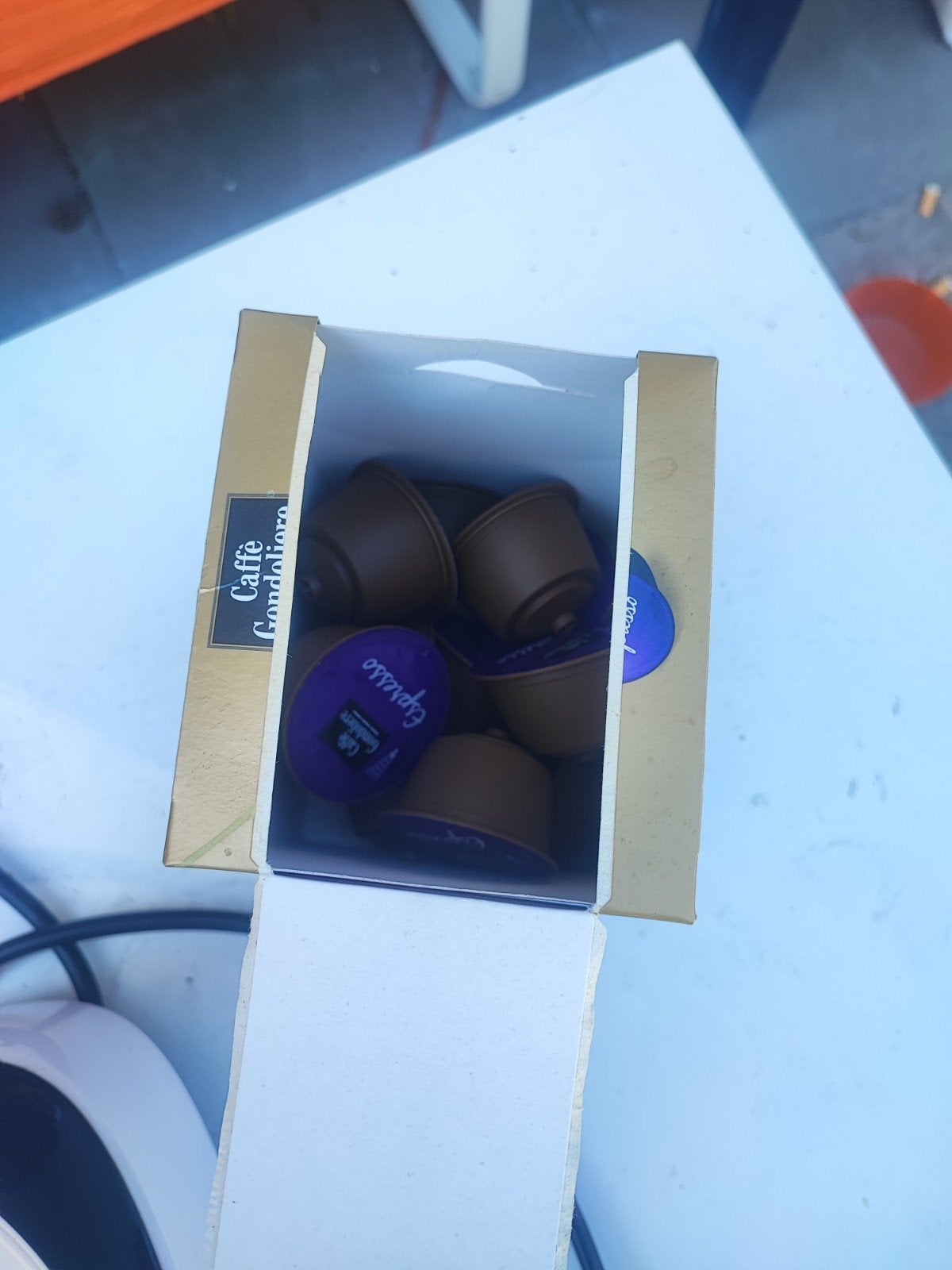 Dolce Gusto koffiezetapparaat - Wit/Zwart, Gebruikt, Koffiemachine, Ophalen of Verzenden, 1 kopje