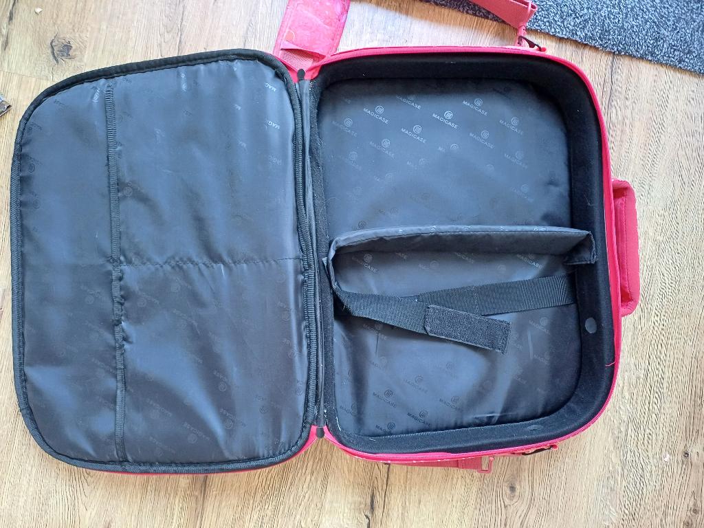 laptoptas rood-roze, Computers en Software, Laptoptassen, Gebruikt, Schoudertas, 17 inch of meer, Gevoerd laptopvak, Handvat, Klepsluiting