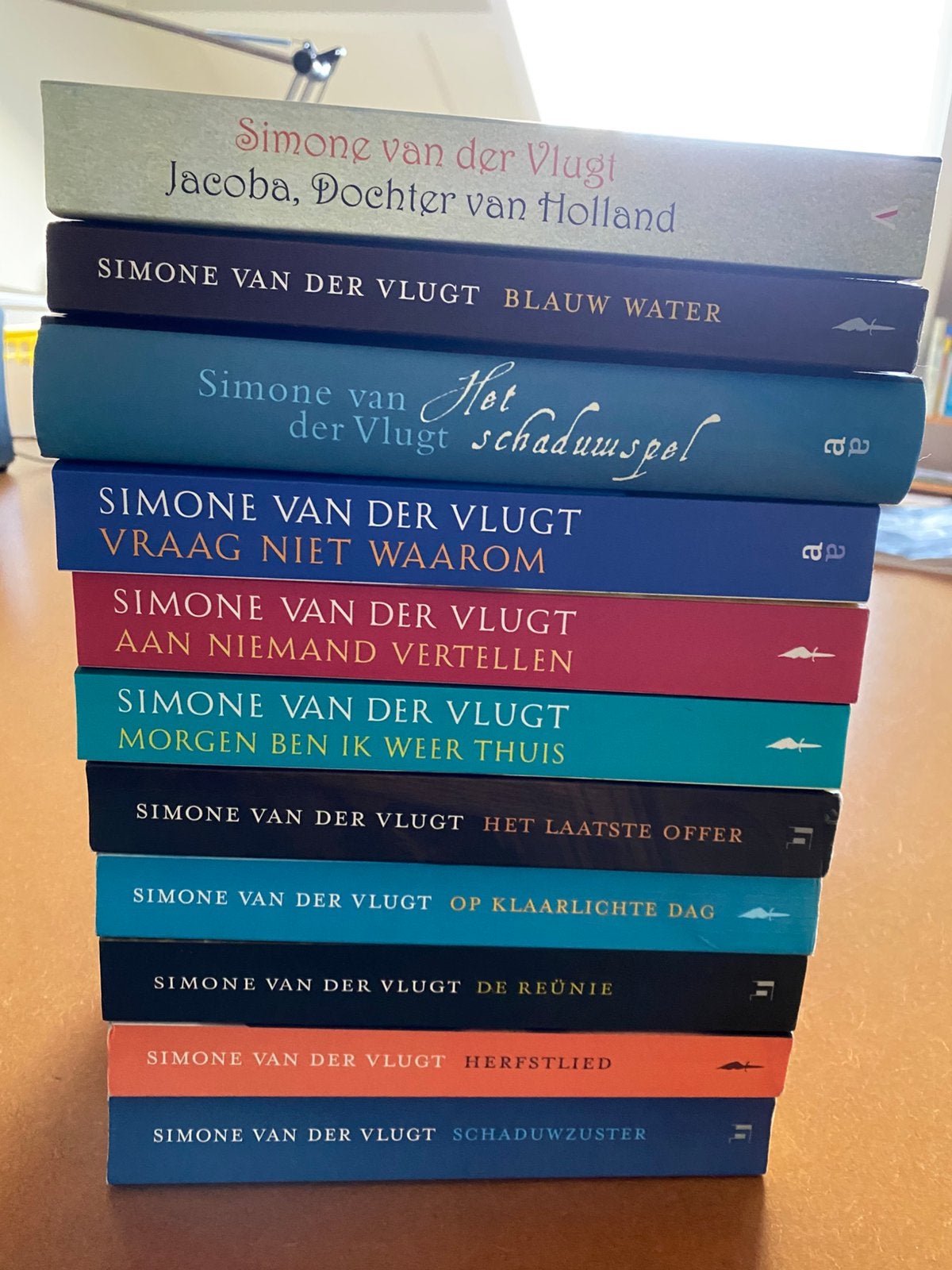 11 boeken van Simone van der Vlugt, Ophalen of Verzenden, Zo goed als nieuw