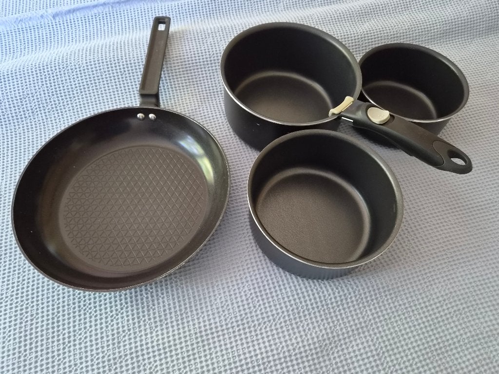 Pannenset: Koekenpan en 3 nestbare pannen, Ophalen of Verzenden, Gebruikt