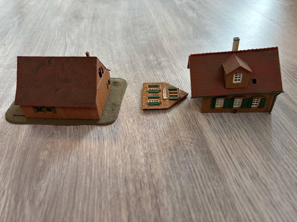 N-spoor houten chalet / bergwoning set, Overige merken, Gebruikt, Gelijkstroom of Wisselstroom, Brug, Tunnel of Gebouw