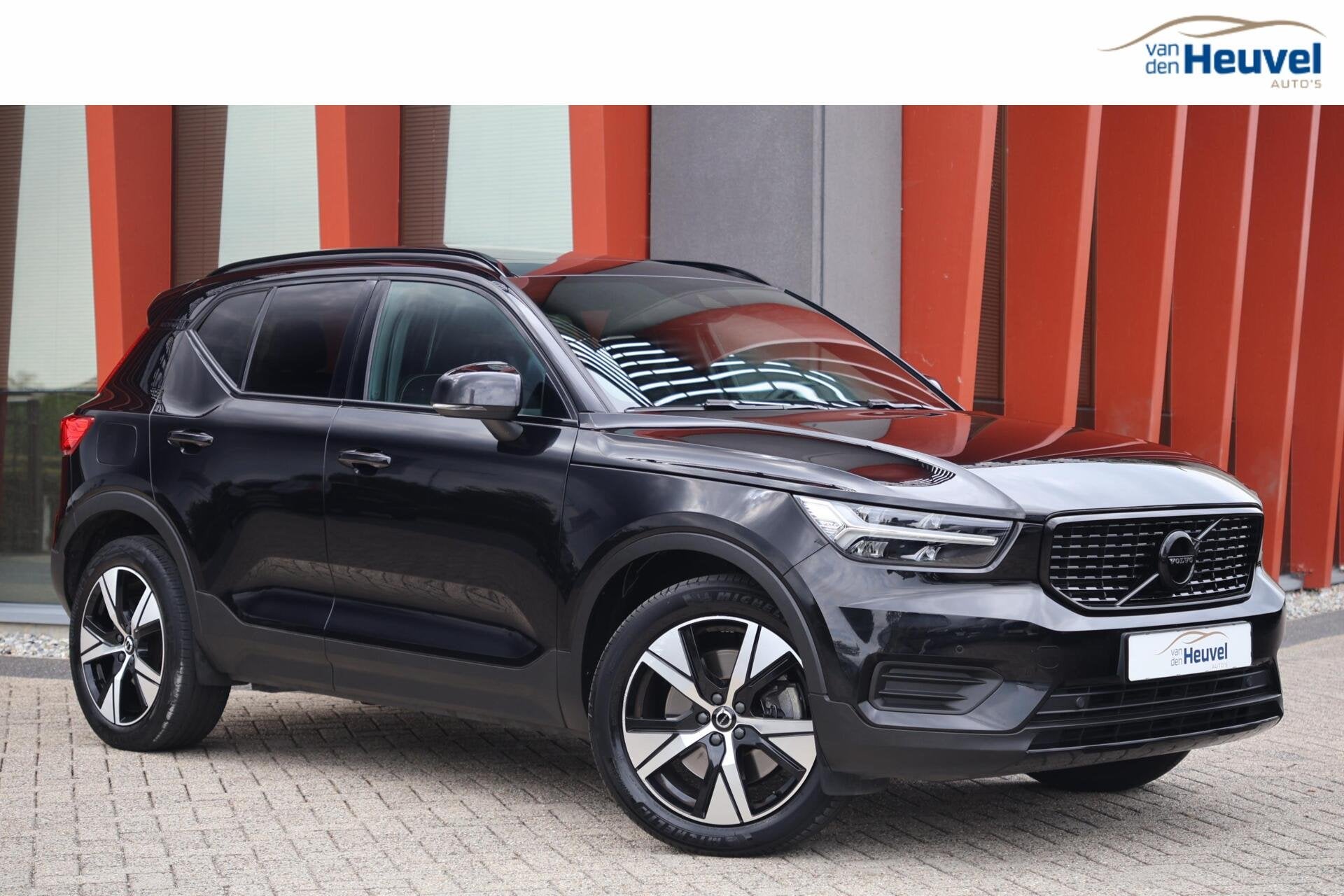 Volvo XC40 T4 Recharge R-Design | Panoramadak | Stoelverwarm, 12 maanden, Euro 6, Zwart, Bedrijf
