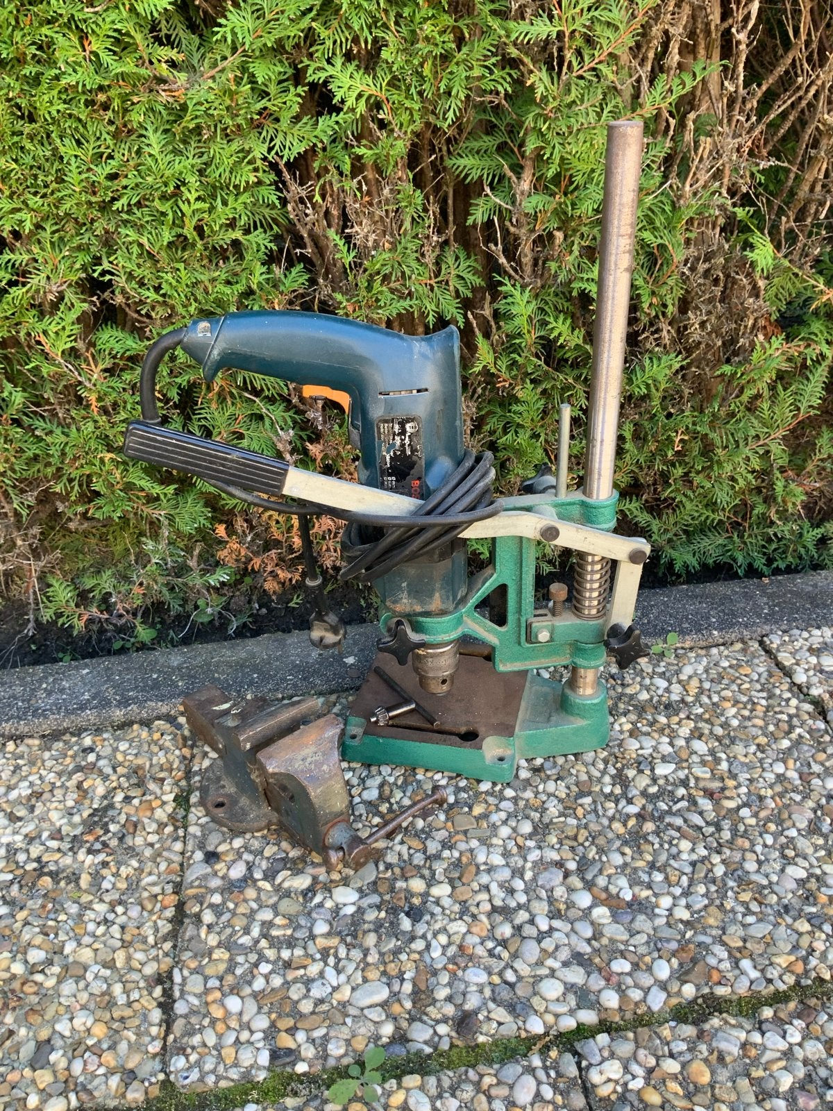 Boormachine met boorstandaard en bankschroef, Ophalen, Gebruikt, Minder dan 400 watt, Boormachine