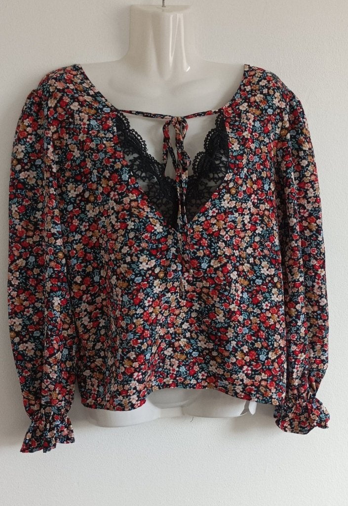 shein Bloemenprint blouse met kant maat XS/34, Ophalen of Verzenden, Zo goed als nieuw, Maat 34 (XS) of kleiner, Rood