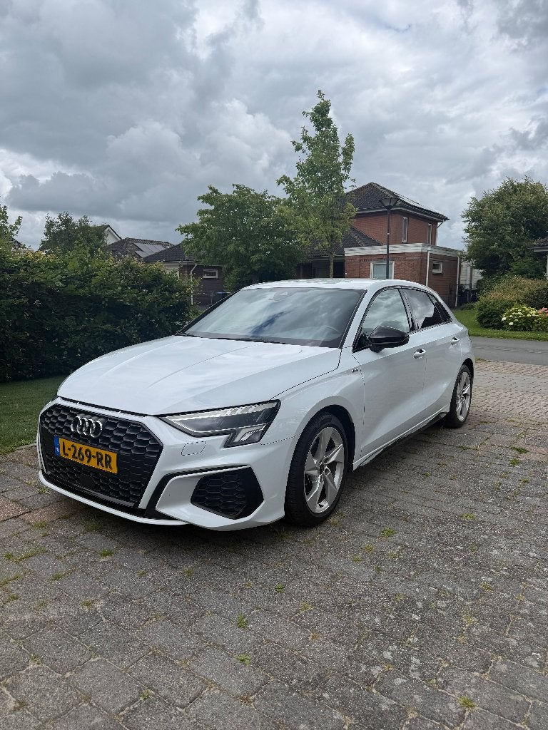 Audi A3 S-line 2021 nieuw model – Automaat – Benzine 1.0 WIT, Auto's, Audi, Leder en Stof, Wit, Origineel Nederlands, 19 km/l