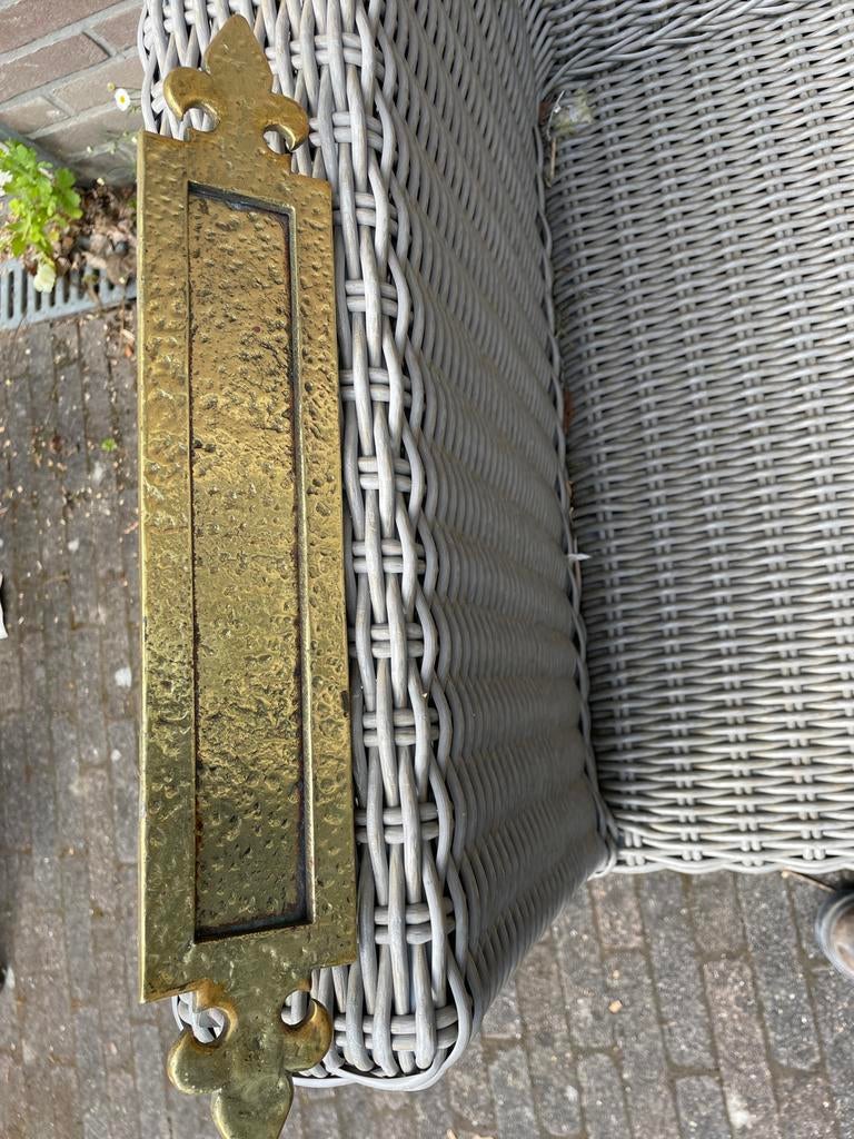 Antieke Messing Brievenbusklep met Fleur-de-lis, Ophalen, Gebruikt