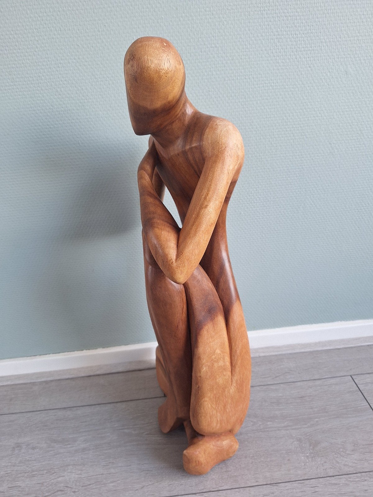 Prachtig groot houten beeld van zittend mens, Antiek en Kunst, Kunst | Beelden en Houtsnijwerken, Ophalen of Verzenden, Hout, Beeld