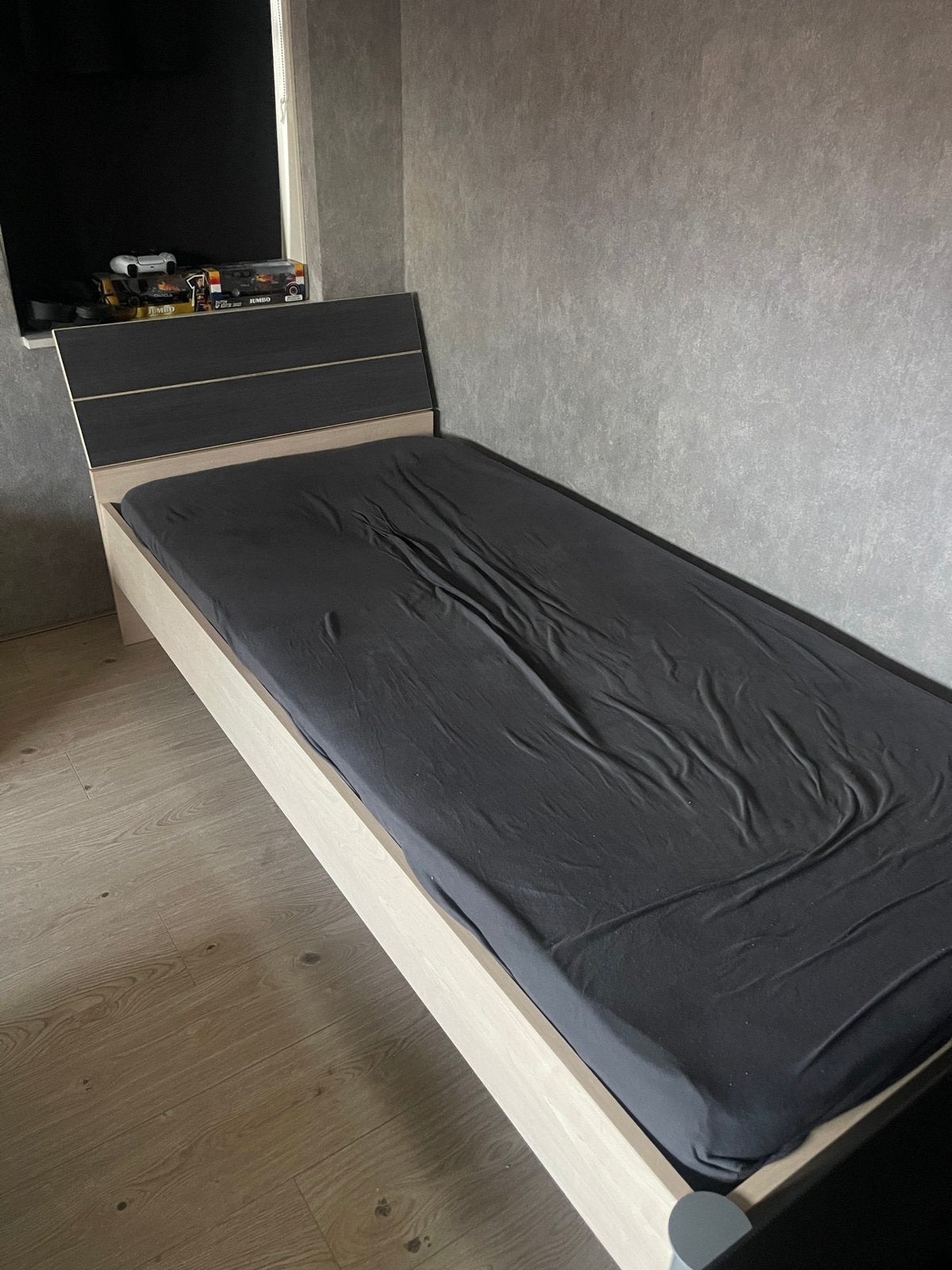 Eenpersoonsbed met hoofdbord - Zo goed als nieuw, Ophalen, 90 cm, Eenpersoons, Zo goed als nieuw