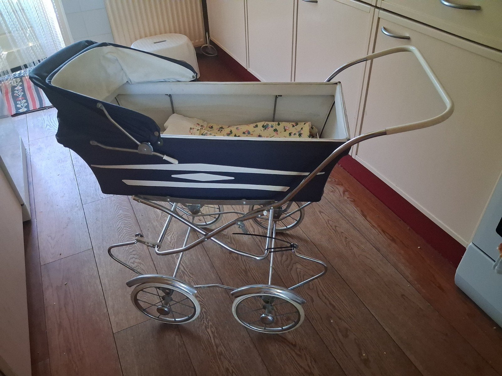 Vintage poppenwagen, met vering, blauw, dekje, beddengoed, Ophalen, Gebruikt