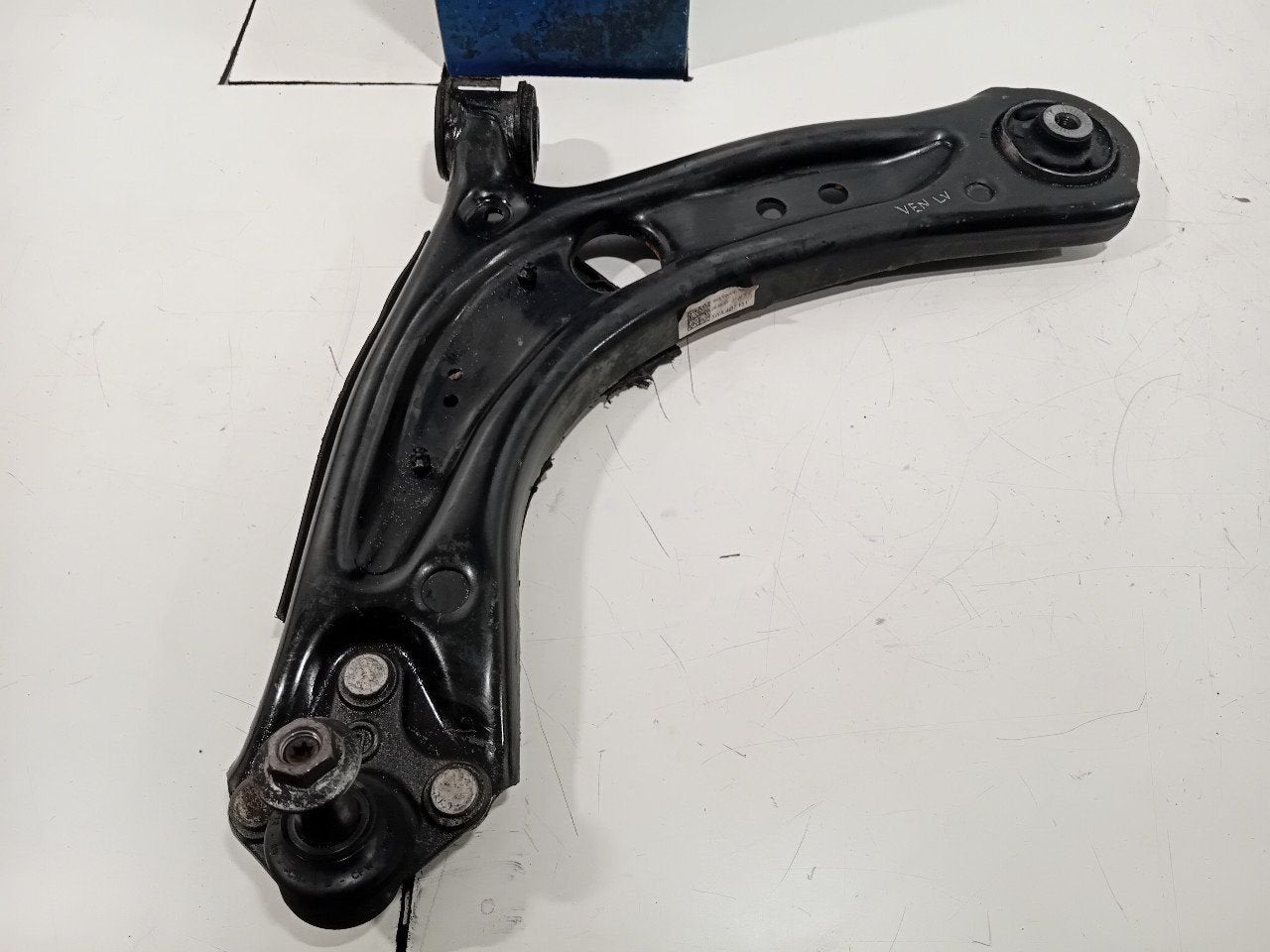 Draagarm links voor Volkswagen Golf, Onderdelen@venauto.nl, Van der Ven Autorecycling B.V., Gebruikt, Ettenseweg 76, 4706 PB Roosendaal, The Netherlands