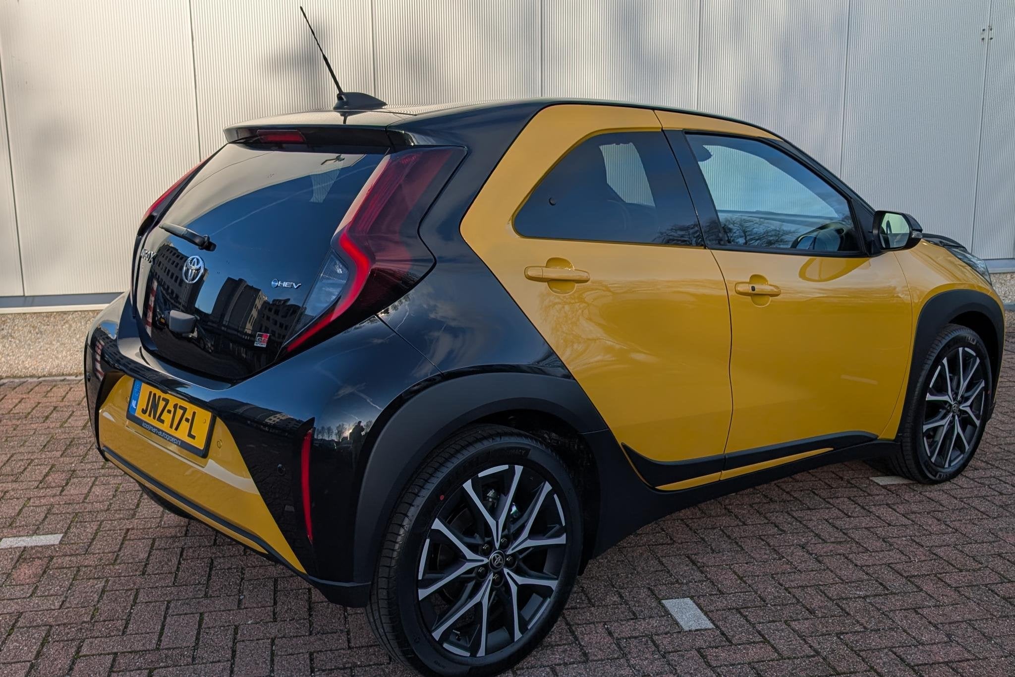 Toyota Aygo X Hybrid 115 GR Sport / Automaat / JBL Audio / S, Stof, Gebruikt, Euro 6, Automatische klimaatregeling