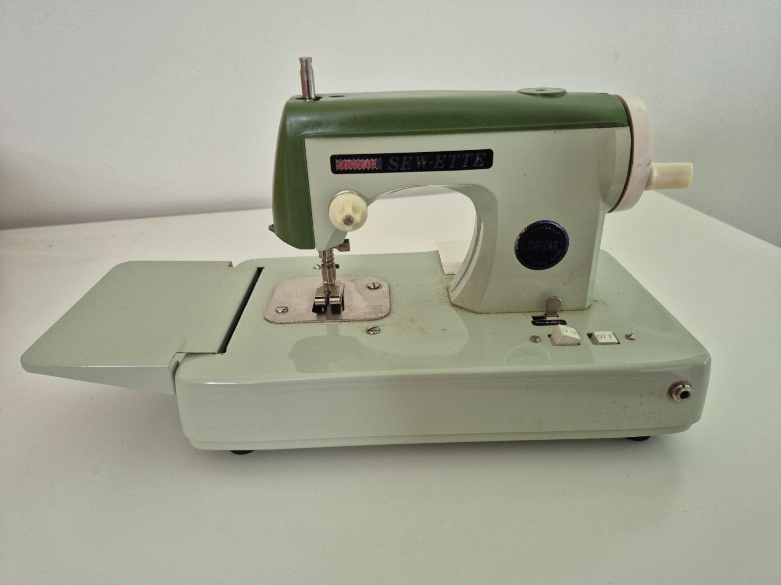 Vintage Sew-Ette Zig-Zag Naaimachine in originele doos, Antiek en Kunst, Ophalen