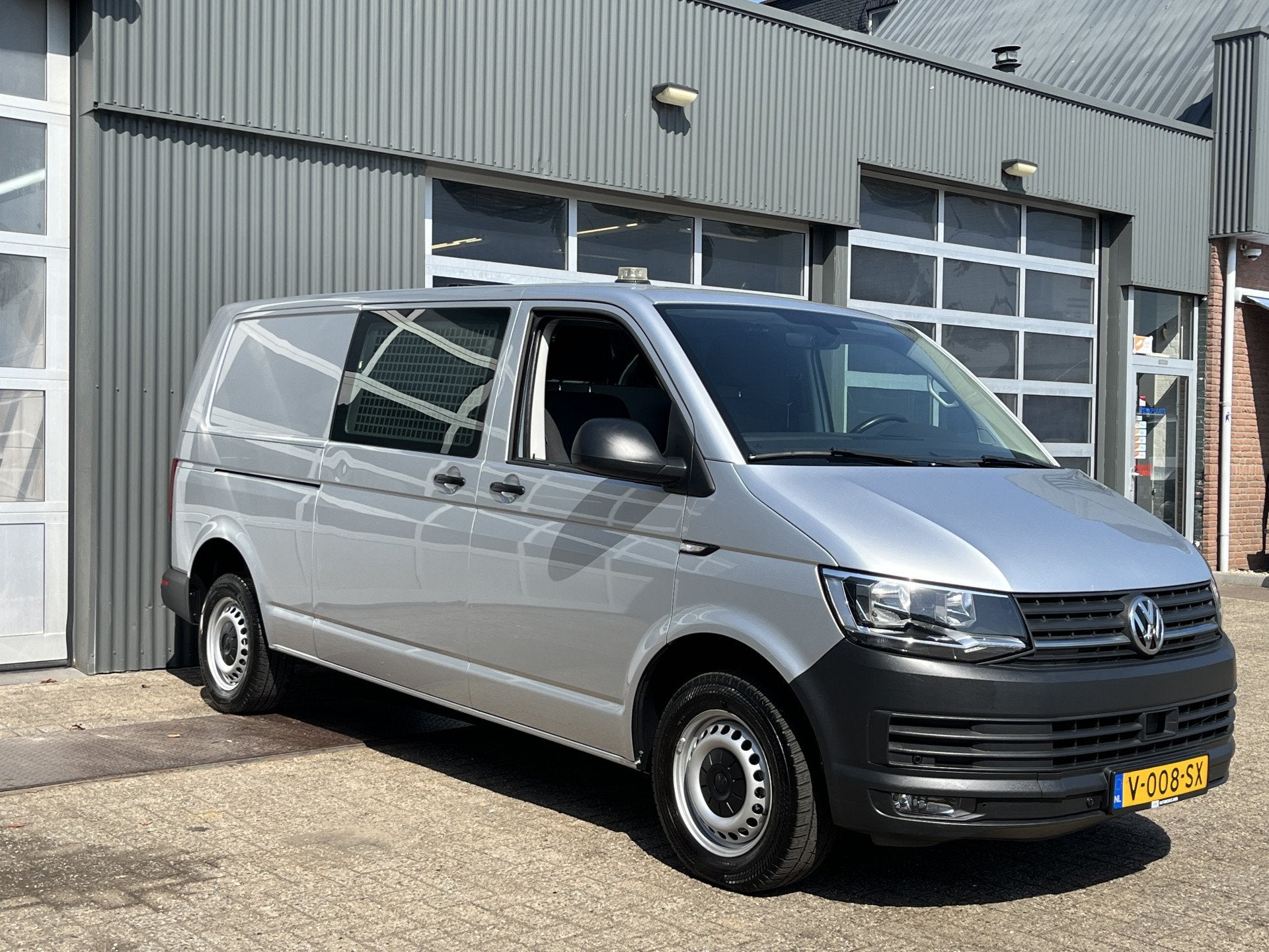 Volkswagen Transporter 2.0 TSI L2H1 Benzine Dubbele Schuifde, Voorwielaandrijving, Stof, Gebruikt, 4 cilinders