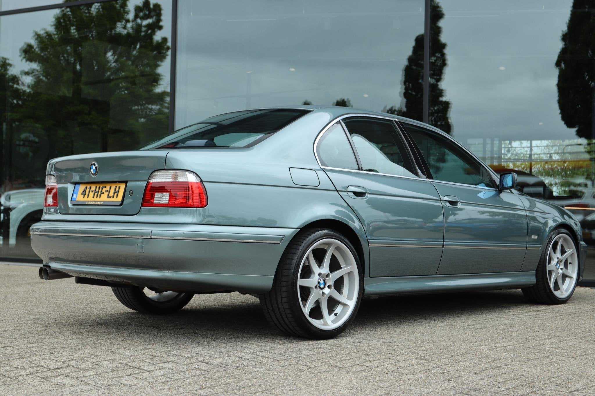 BMW 5-SERIE 540I V8 AUT. ORIG NL NAP | NIEUWE APK | CRUISE |, Automaat, Gebruikt, 8 cilinders, 2000 kg