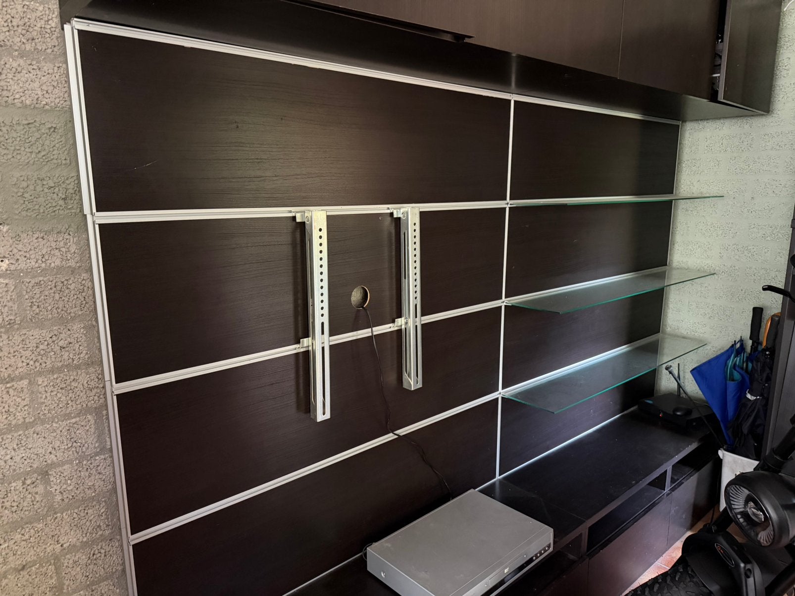 Ikea Besta systeemkast tv kast en achterwand. GRATIS, Huis en Inrichting, Kasten | Televisiemeubels, Zo goed als nieuw, Minder dan 100 cm