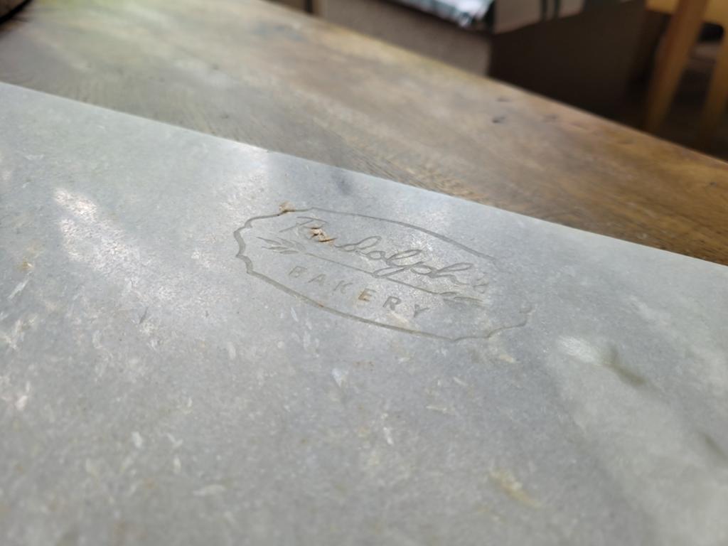 Marmeren snij- of serveerplank van Rudolph Bakery, Gebruikt, Snij-/serveerplank, Ophalen of Verzenden, Steen/keramiek