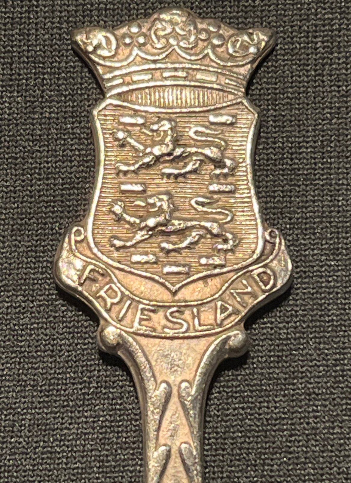 Vintage lepeltje Friesland., Antiek en Kunst, Antiek | Bestek, Ophalen of Verzenden