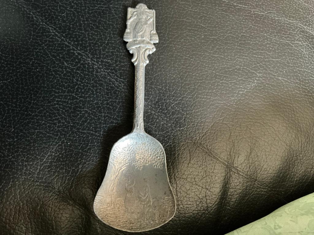 Tin Lepeltje met Melkmeisje🌺in bakje meisjes vangen appels, Ophalen of Verzenden