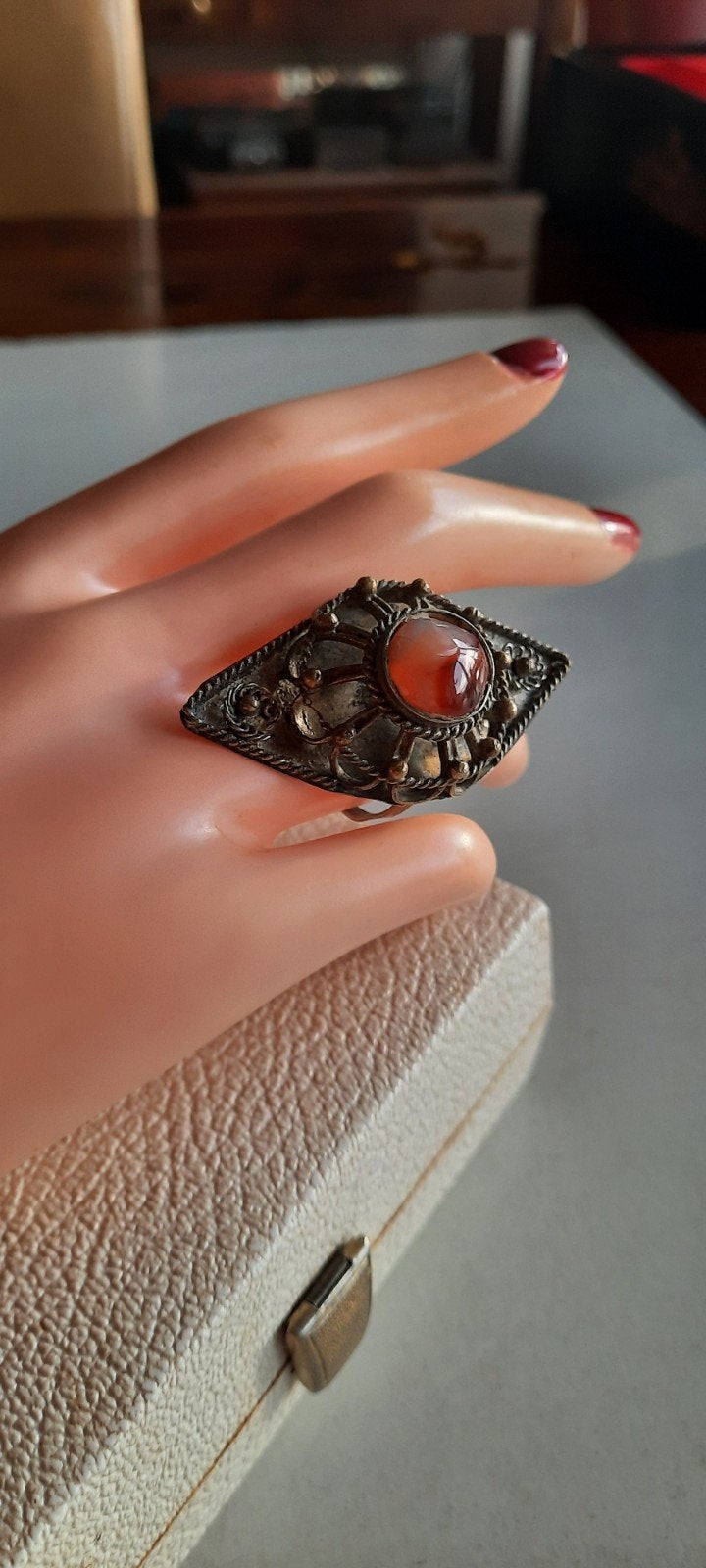 Antieke ring ,Kuchi Afghanistan met agaat edelsteen, Ophalen of Verzenden, Met edelsteen