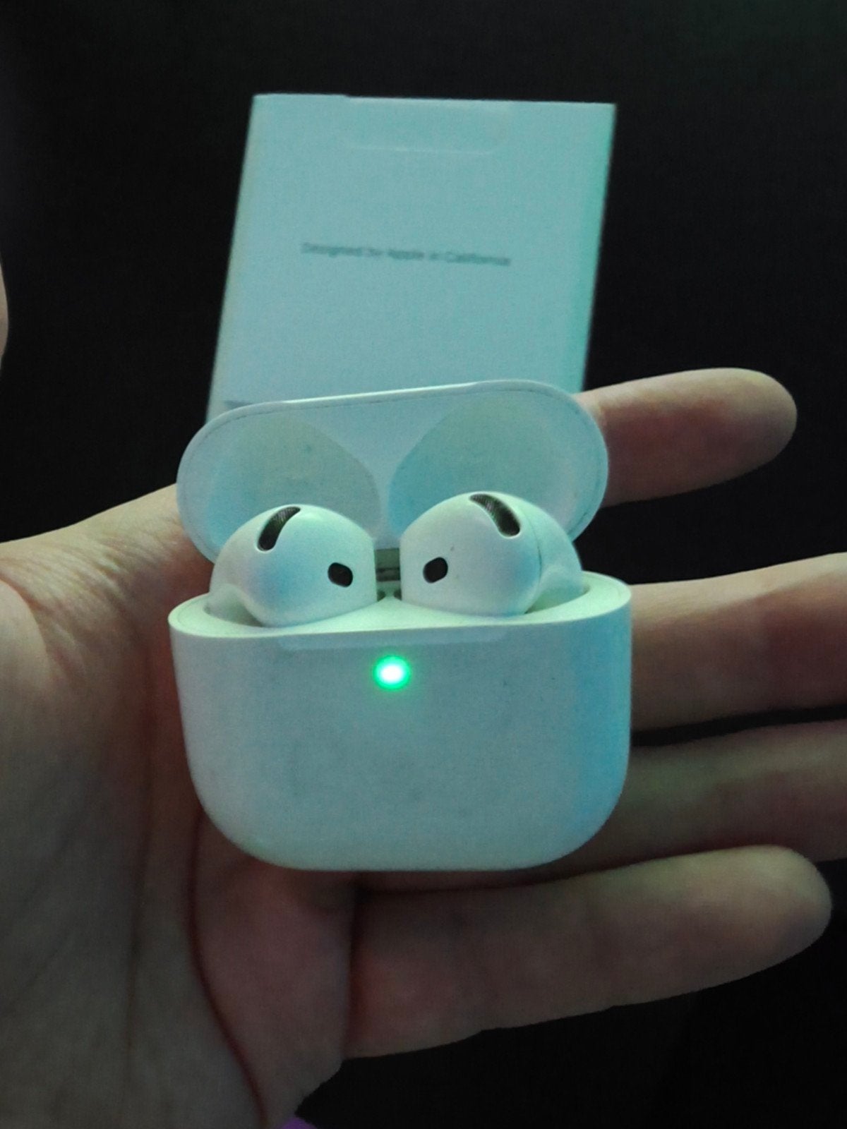 AirPods 4 (Echte), Ophalen of Verzenden, Zo goed als nieuw, Apple, In oorschelp (earbud)