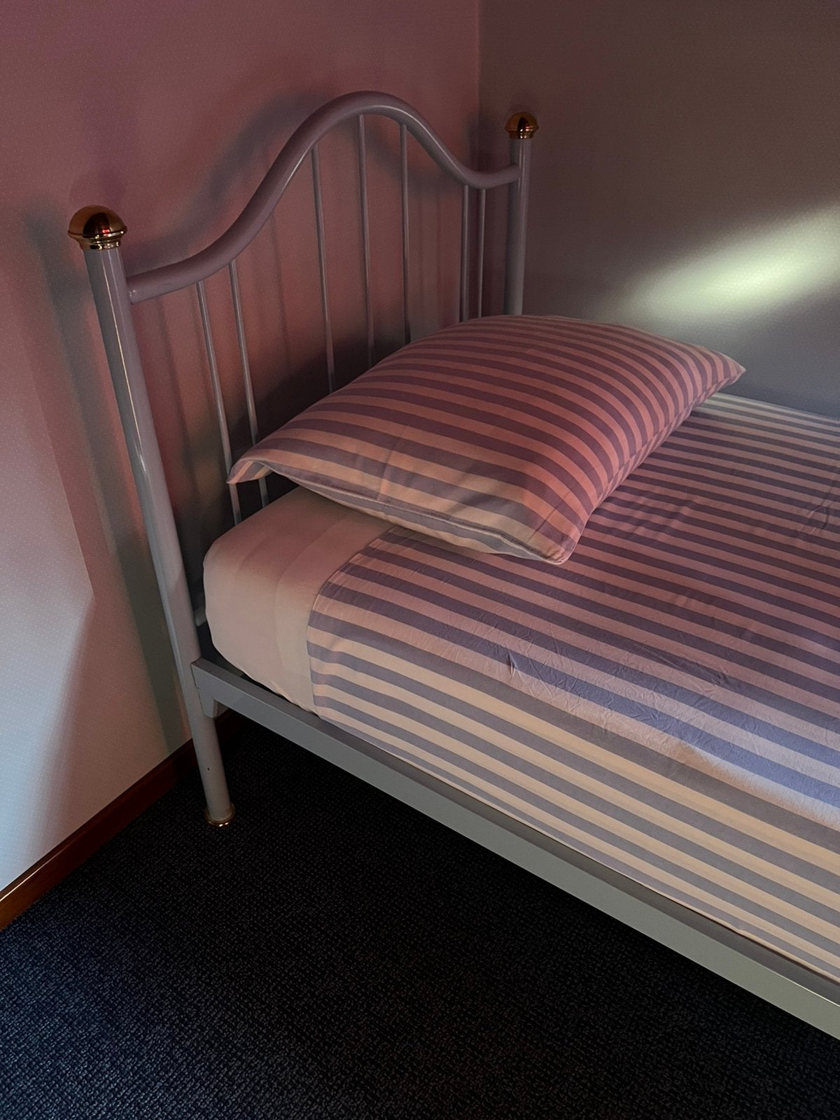 Lichtblauw ijzeren 1-persoonsbed, Ophalen, 90 cm, Eenpersoons, Blauw