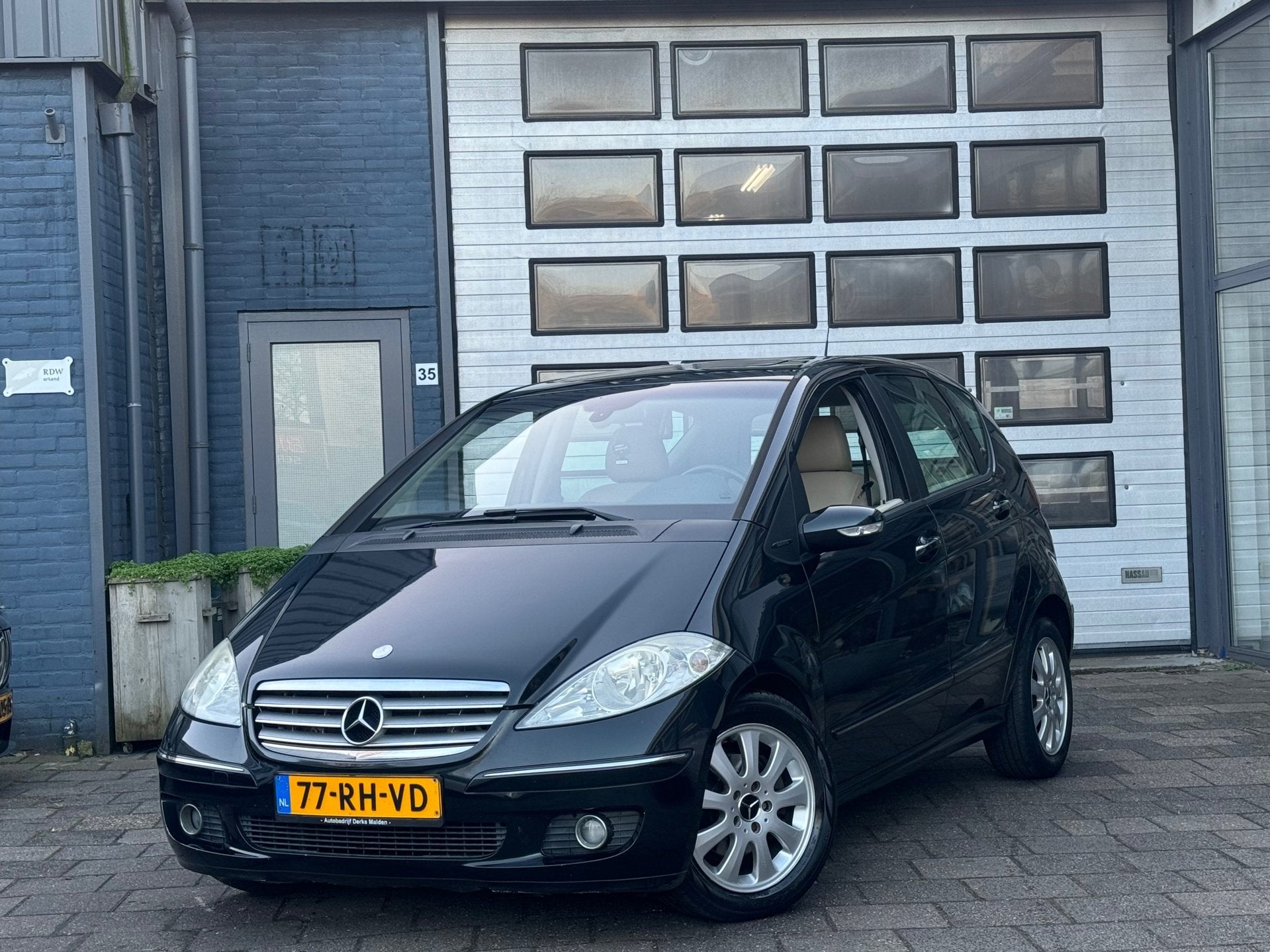 Mercedes-Benz A-klasse 200 Elegance | Airco | Leer | Camera, Auto's, 136 pk, Gebruikt, 4 cilinders, 400 kg