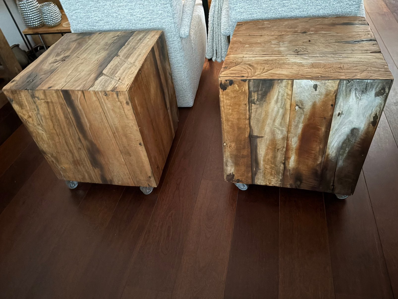Koloniale kubusvormige bijzettafels, 2 stuks va 50 cm., Huis en Inrichting, Ophalen, Gebruikt, Rechthoekig, 50 tot 100 cm