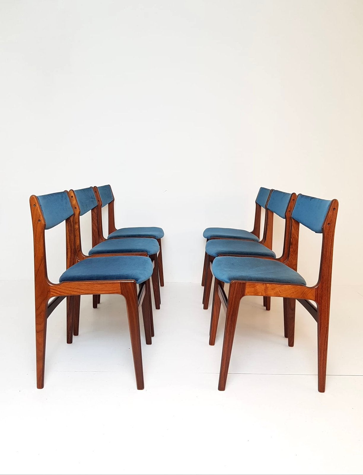 4, 6 of 8 pallisander Erik Buch eettafel stoelen blauw, Huis en Inrichting, Ophalen of Verzenden, Zo goed als nieuw, Blauw, Stof