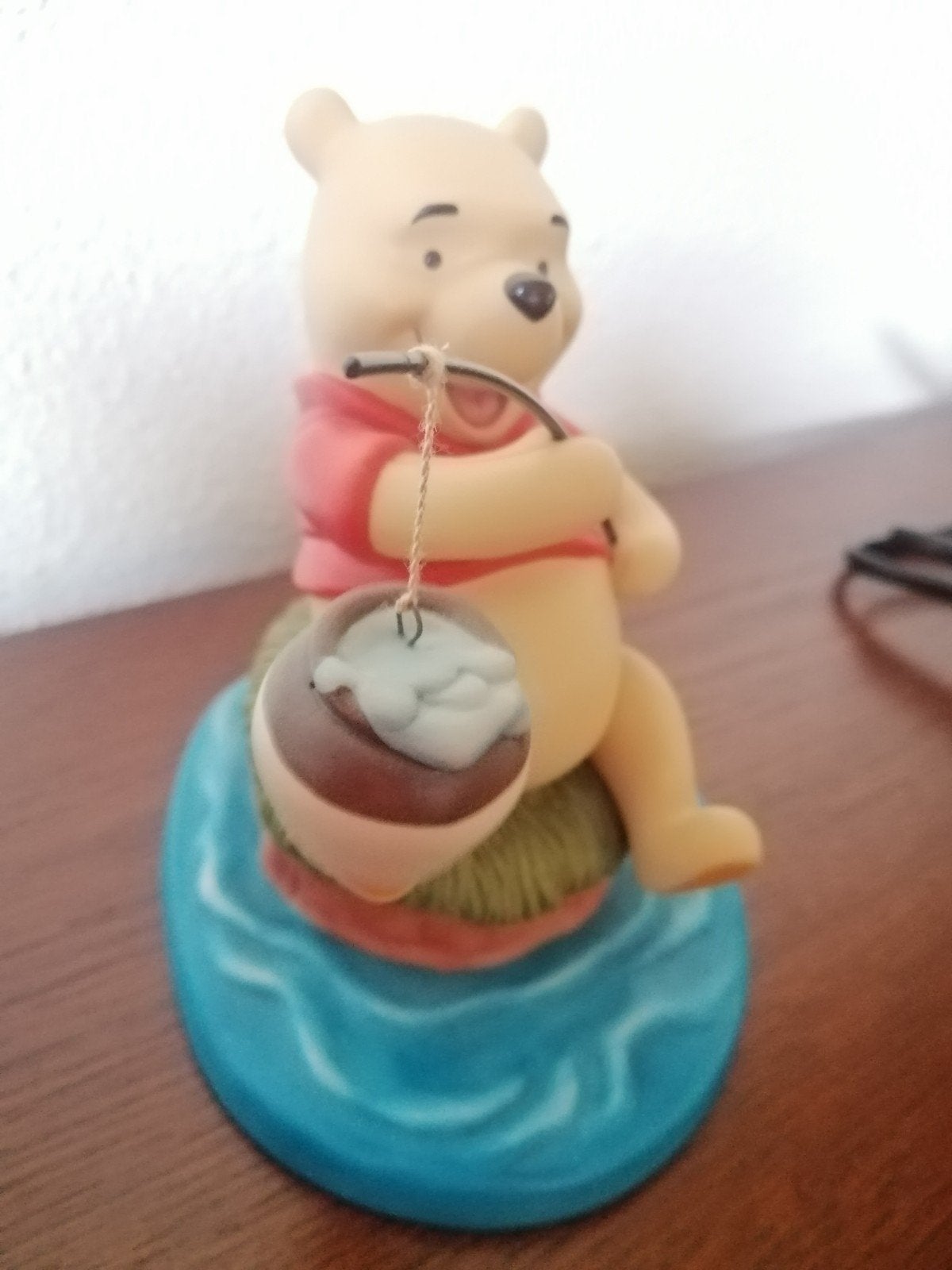 Winnie de Poeh beeldje met honingpot, Ophalen of Verzenden