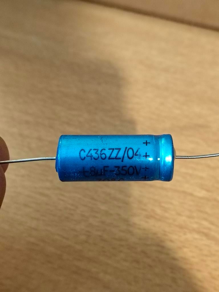 100x C436ZZ/04 Condensatoren 8uF 350V Nieuw, Ophalen of Verzenden, Nieuw